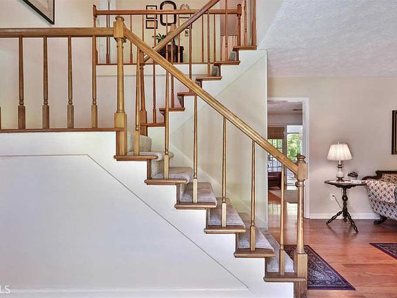 4th image of 213 Hedgewood Ct