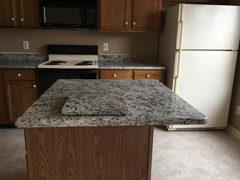 93 Highland Cir — Photo 2
