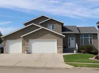 4700 Boulder Ridge Rd, Bismarck, ND 58503