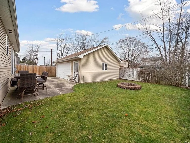 342 Greenwood St — Photo 11