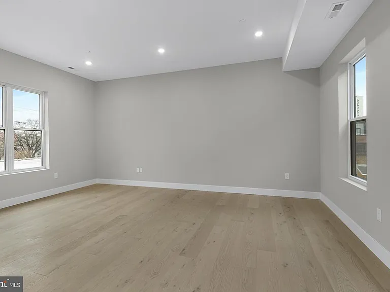 1343 Fitzwater St #302 — Photo 15