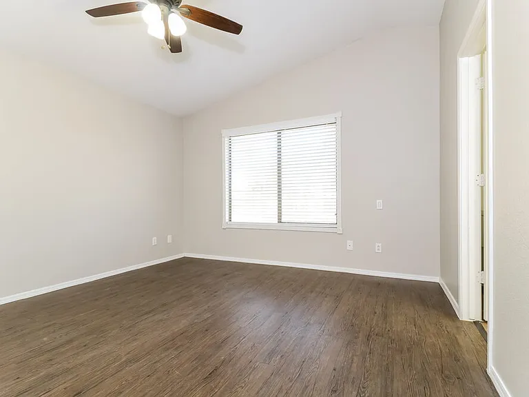 11456 W Sheridan St — Photo 9