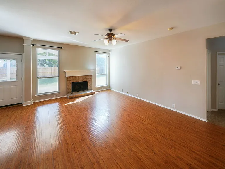 4736 Green Bluff Dr — Photo 7