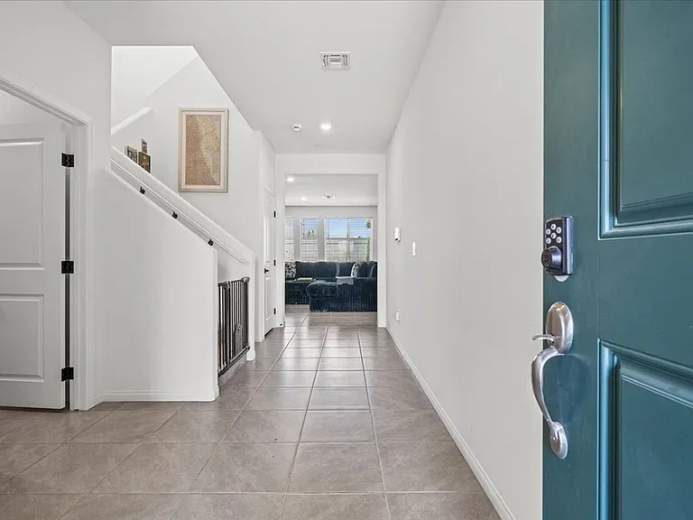 10021 Locking Biner Ave — Photo 2