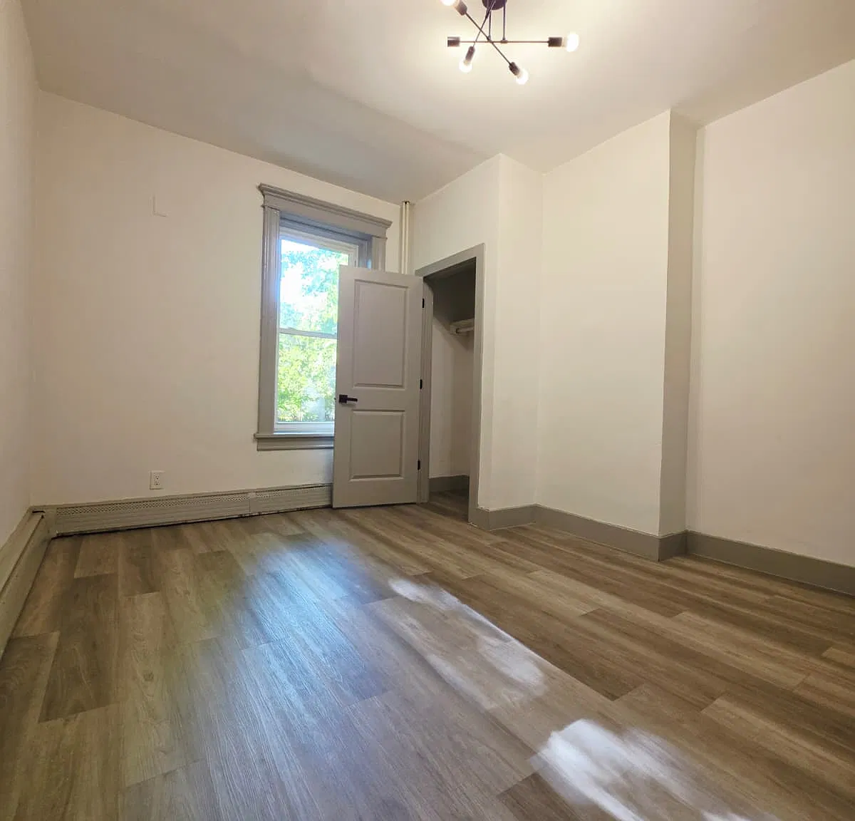 83 Bostwick Ave — Photo 2