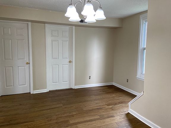 5th image of 516 W Broadway St