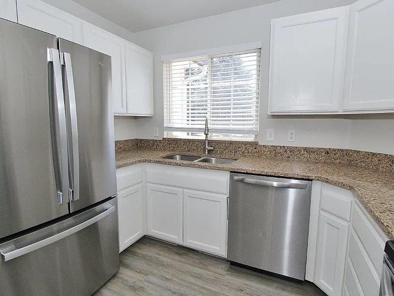 1938 E Birchwood Dr — Photo 10