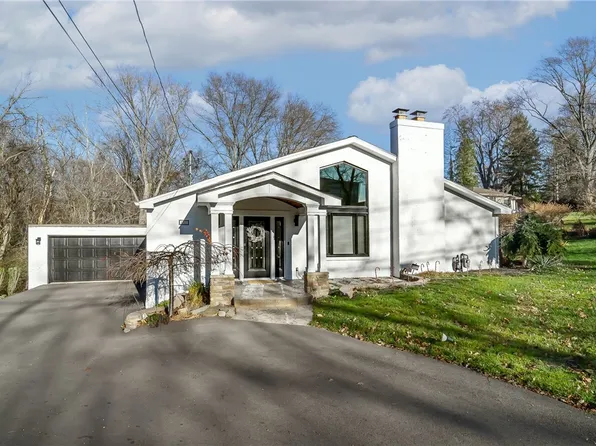 1725 Beaver Grade Rd, Coraopolis, PA 15108