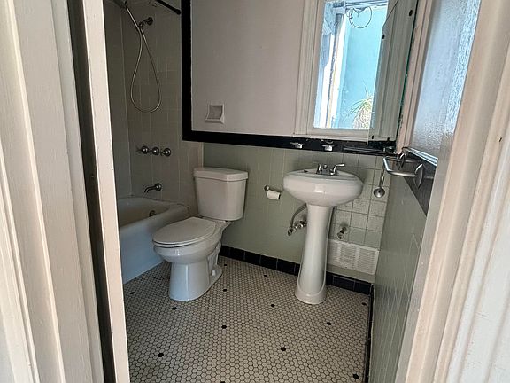 5th image of 1545 Hampshire St APT 3
