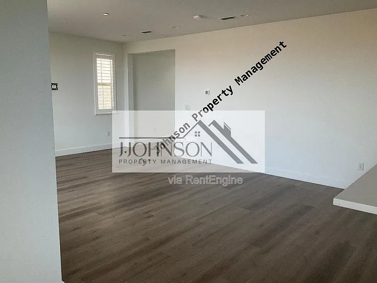 49 W Piazza St — Photo 3