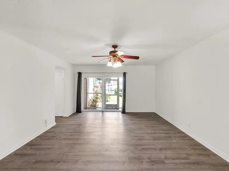 1510 SE 15th St #106 — Photo 4