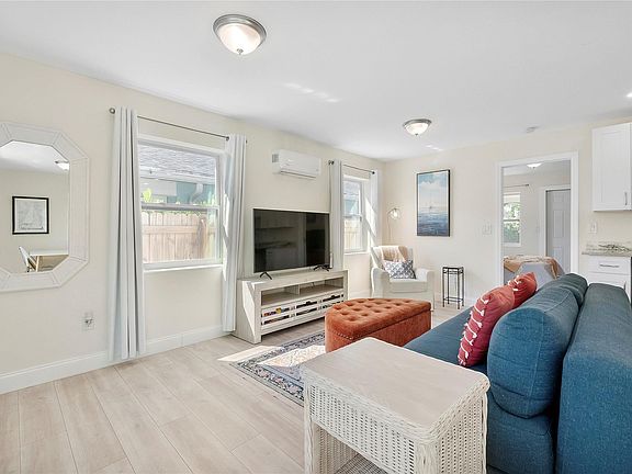 5th image of 411 S E Street