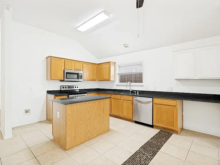 202 Trenton Dr — Photo 16
