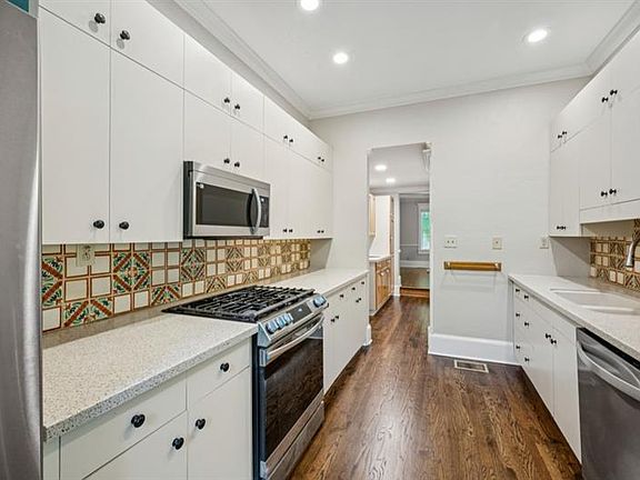 5th image of 952A Edgewood Ave NE
