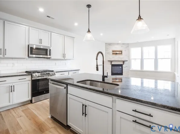 18736 Palisades Cove Trl, Moseley, VA 23120