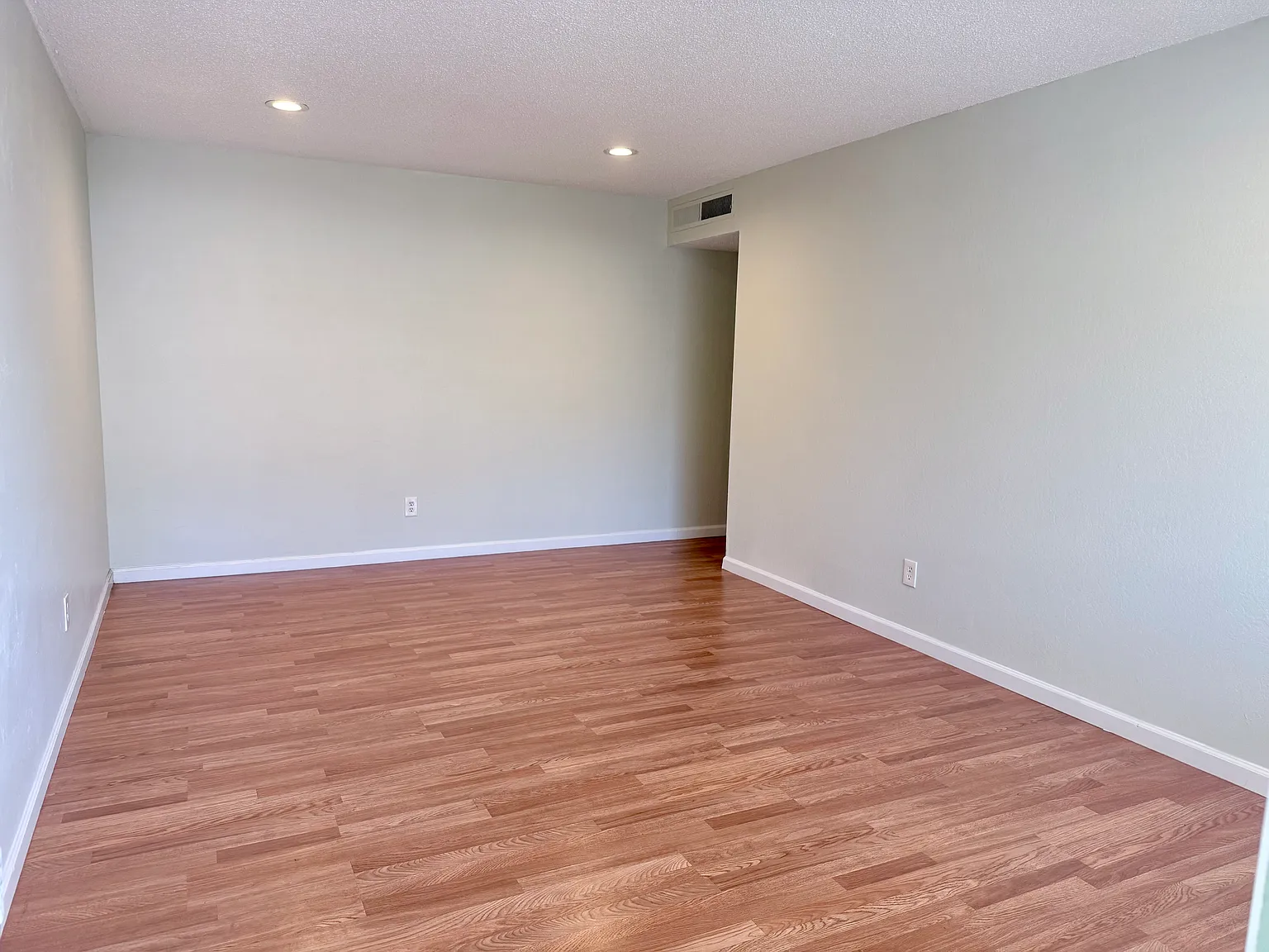 2 bed, 845 sqft, $1,795 — Photo 2