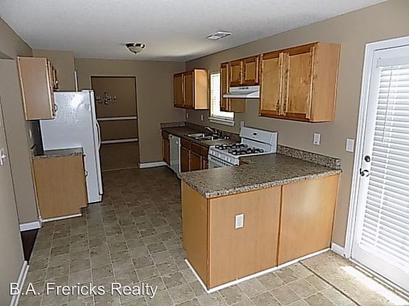 3rd image of 120 Bellington Dr