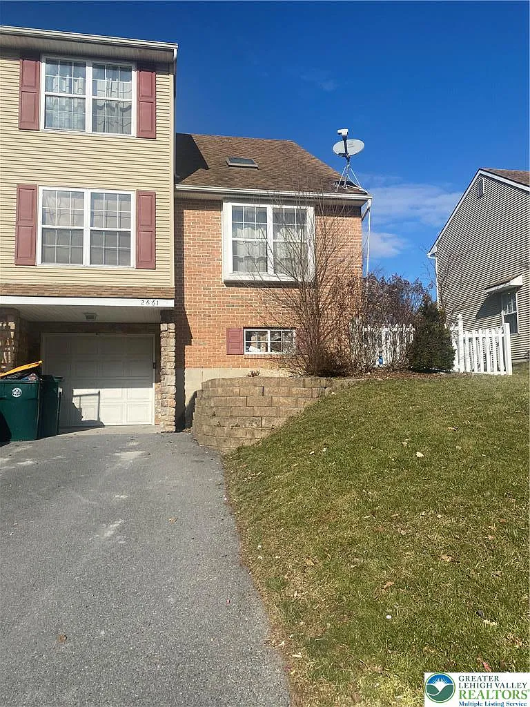 3 bed, 4.0 bath, 2148 sqft, $2,699 — Photo 1