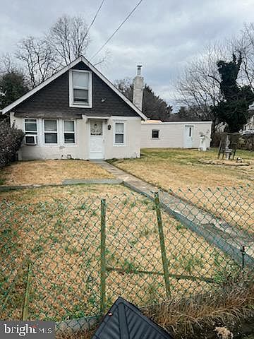 2nd image of 607 N Forklanding Rd