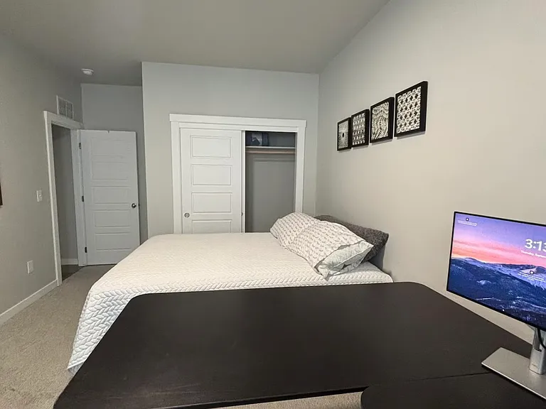 4858 N Elmstone Ave — Photo 28