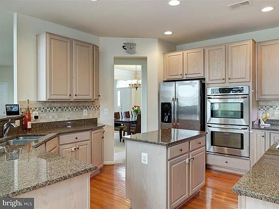 3rd image of 8693 Belgrove Gardens Ln