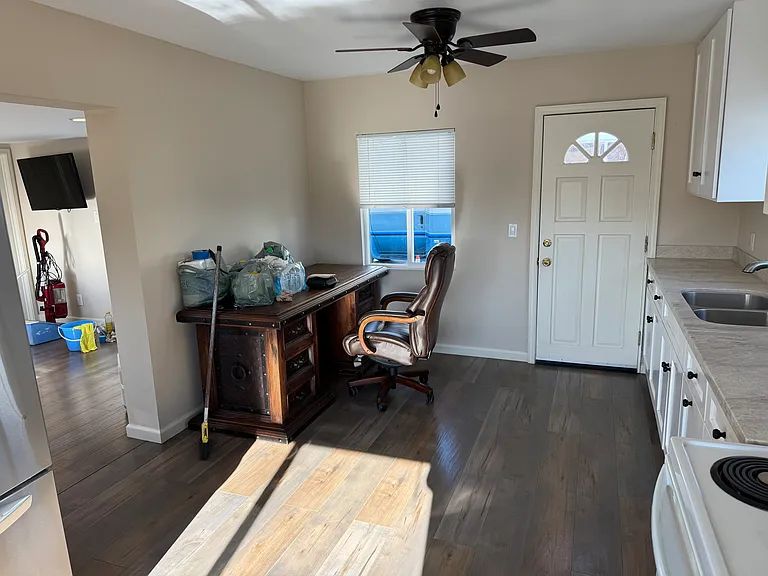 43813 Sierra Hwy — Photo 7