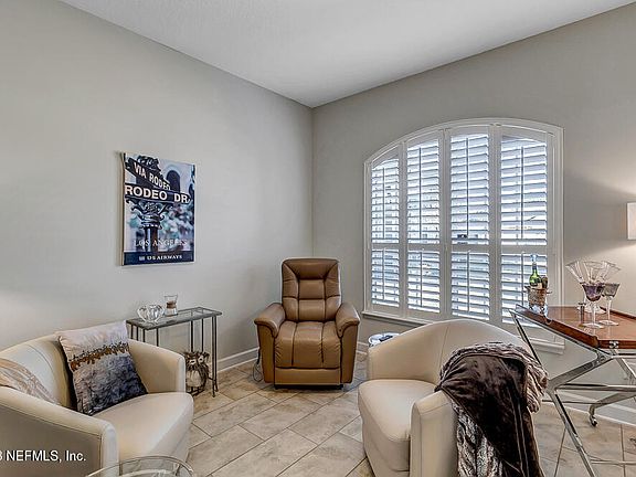 4th image of 391 JENNIE LAKE Court