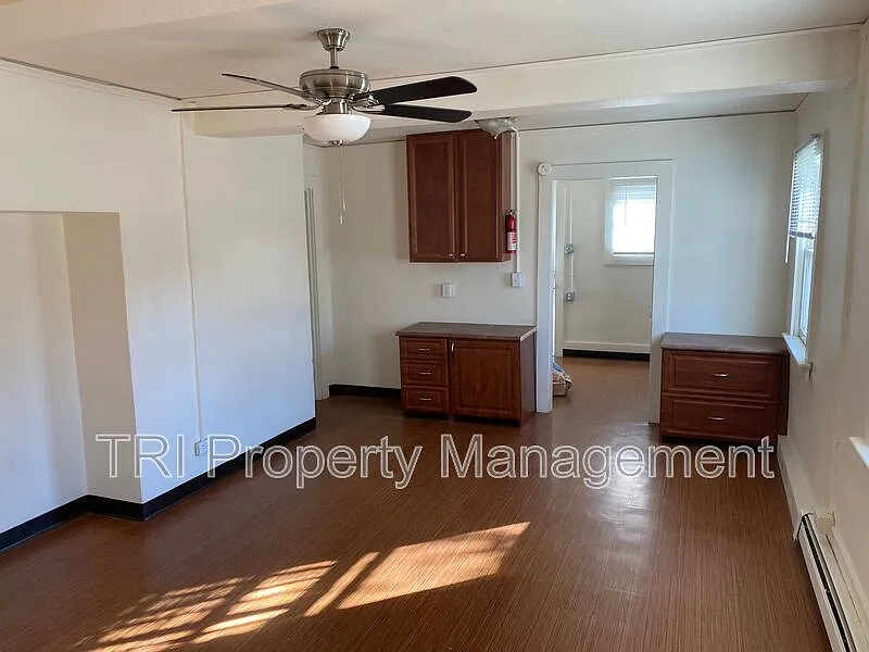 1 bed, 1.0 bath, $925 — Photo 4