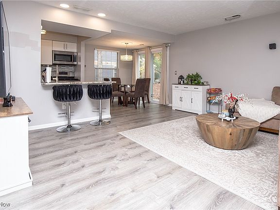 3rd image of 43 Woodbury Ln #36
