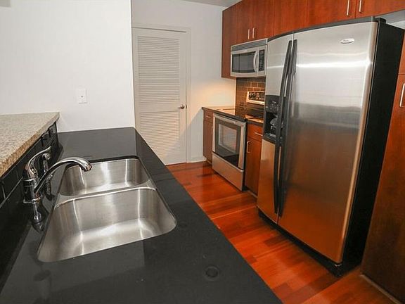 4th image of 155 Court Ave #1404