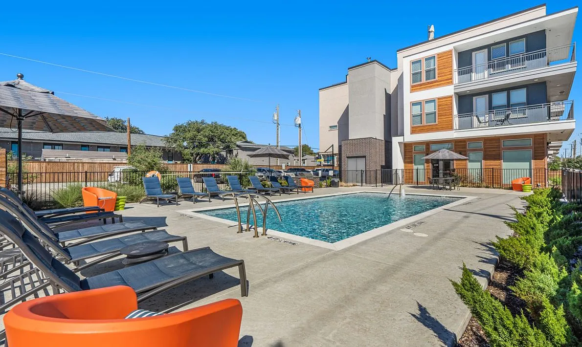 1 bed, 750 sqft, $1,566 — Photo 1