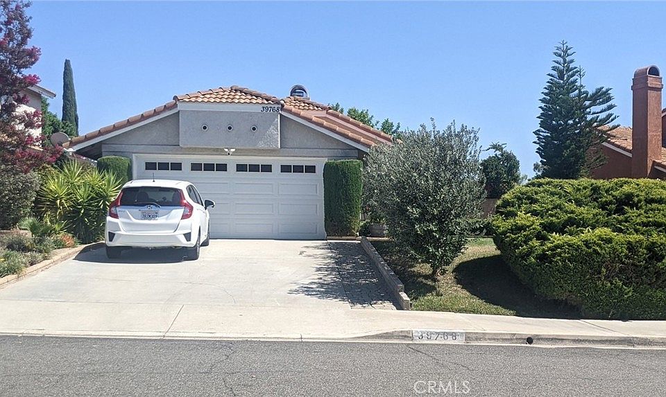 1st image of 39768 Oak Cliff Dr