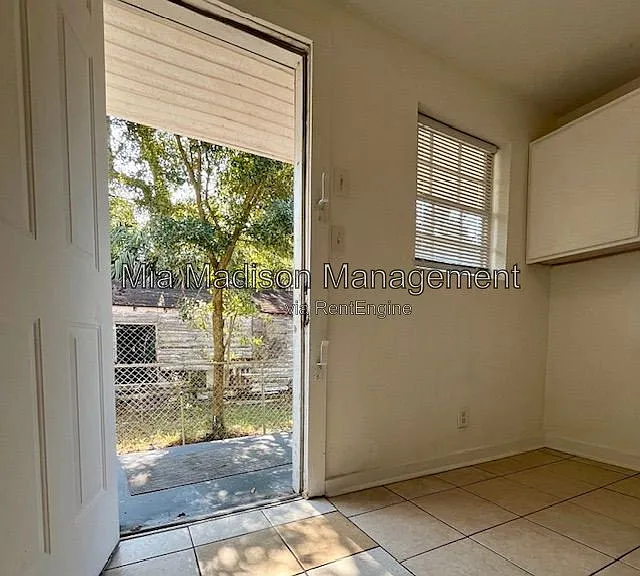 211 W 59th St #A — Photo 20