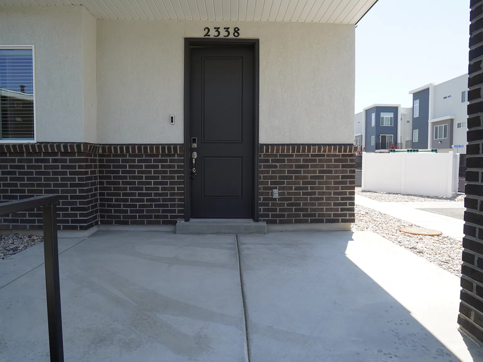 BeautifulTownhome @ 2338 West James Lane — Photo 3