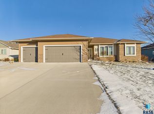 5404 S Coneflower Cir, Sioux Falls, SD 57108
