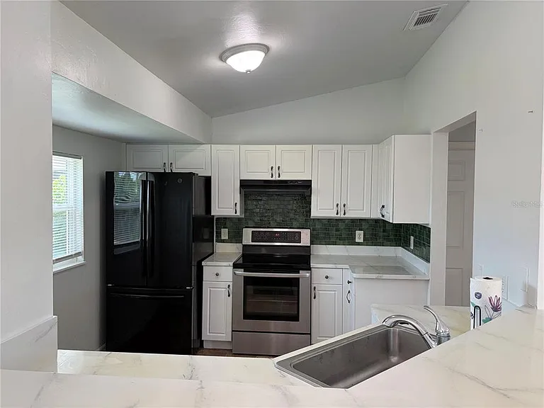 2723 Yacolt Ave — Photo 3