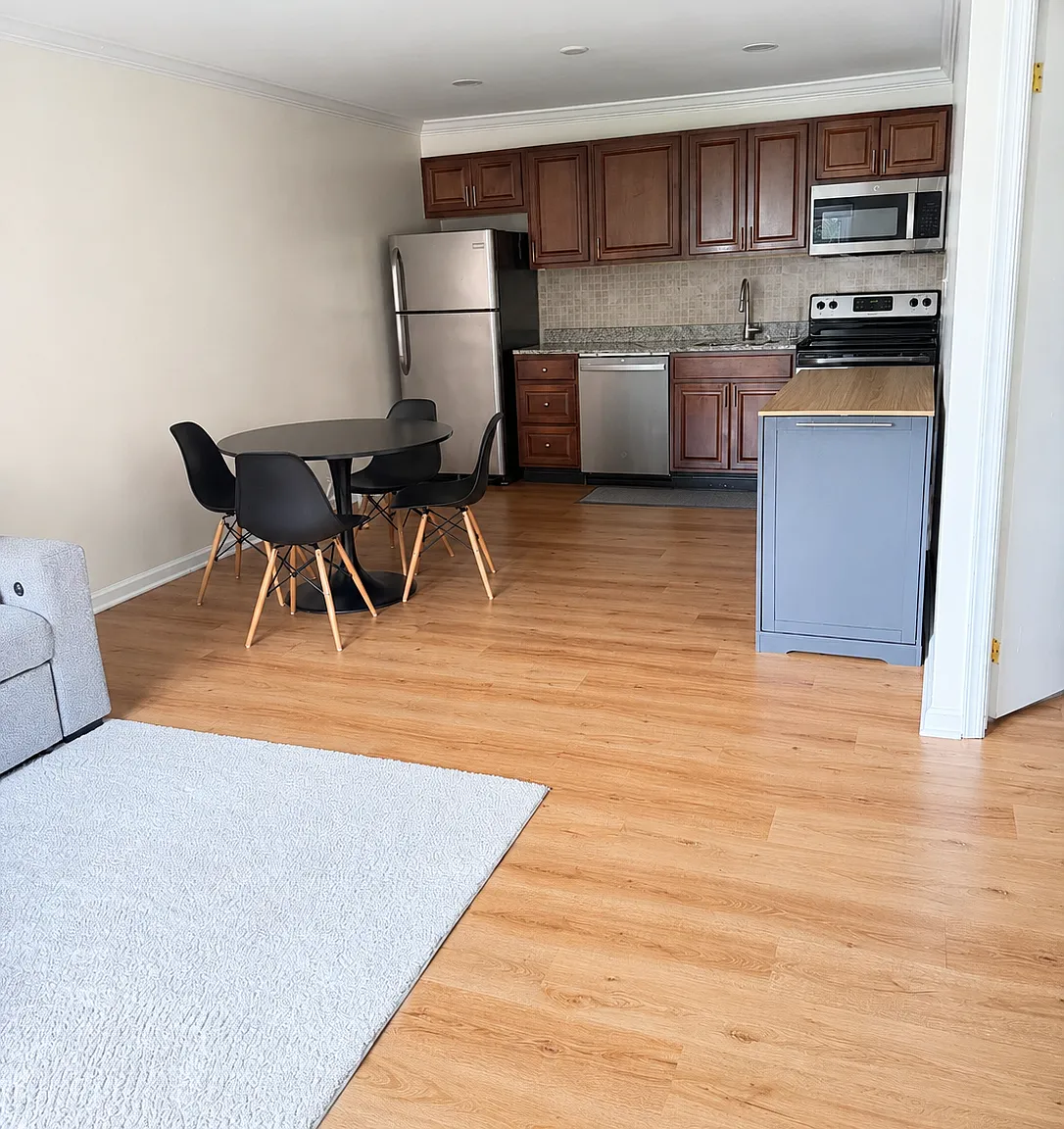 6433 Entwood Ct — Photo 1