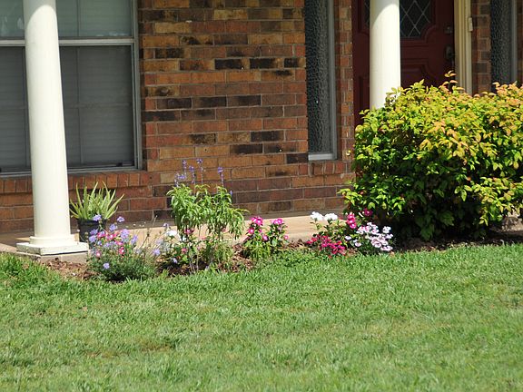 3rd image of 502 Squires Ln