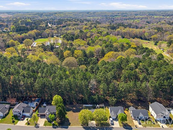 2nd image of 555 Annalinde Ln