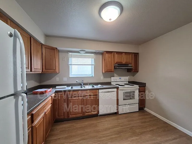 2 bed, 1.0 bath, 745 sqft, $1,400 — Photo 2