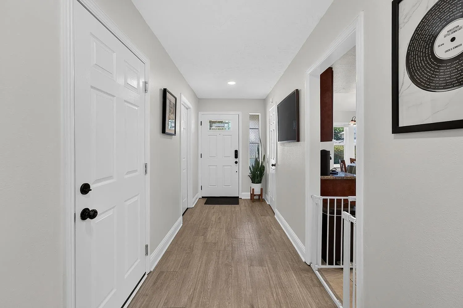 3 bed, 1464 sqft, $3,200 — Photo 2