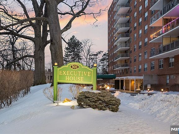 2nd image of 301 Beech St APT 2B