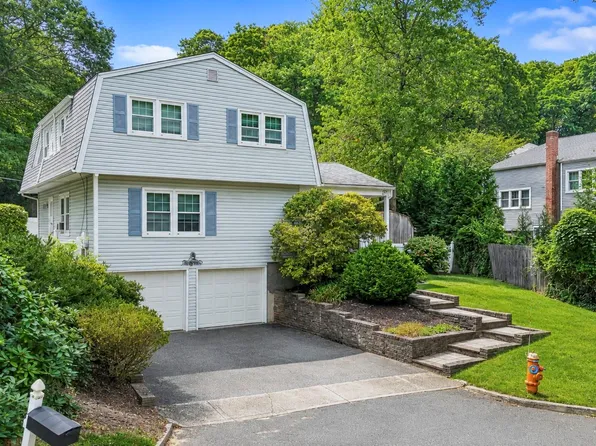 35 Sanford Street, Huntington Station, NY 11746