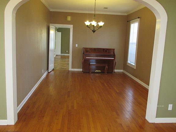 Entrance to dining room