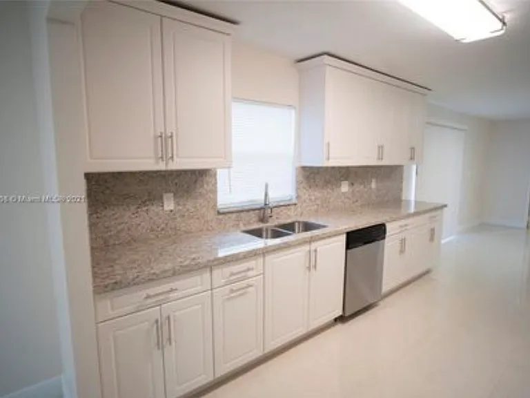 12910 SW 82nd St — Photo 11