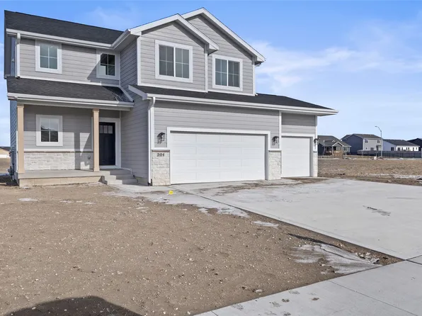 304 11th St NW, Bondurant, IA 50035