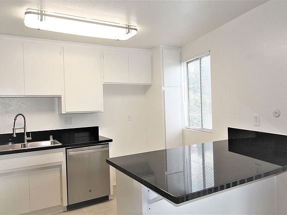 2nd image of 14945 Moorpark St #106