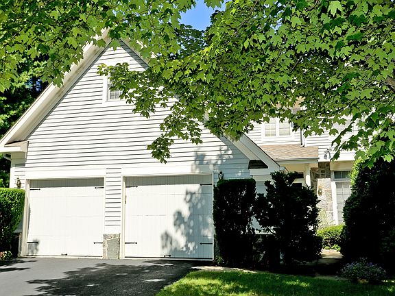 2nd image of 18 Easthaven Ln #18