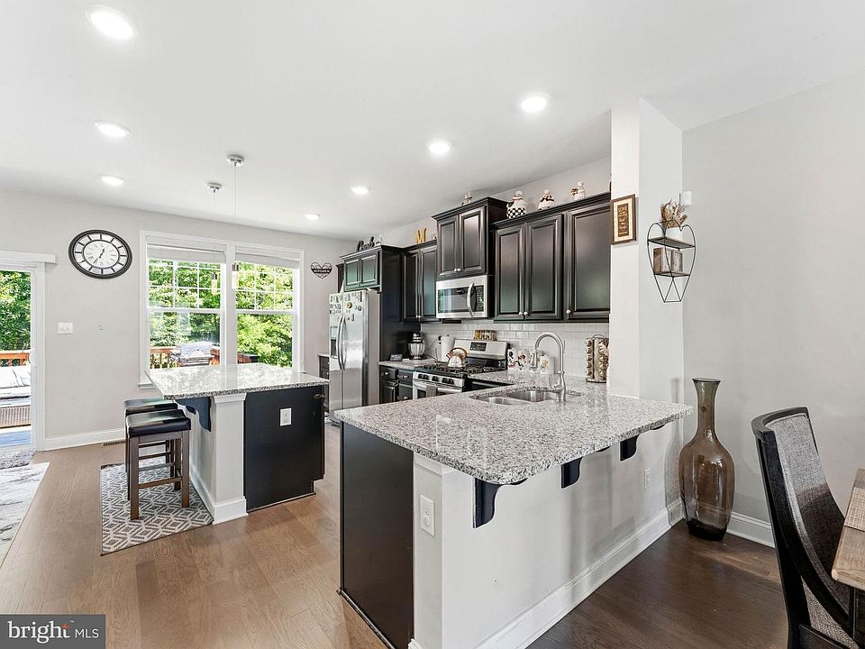 1st image of 33 Sullivan Way