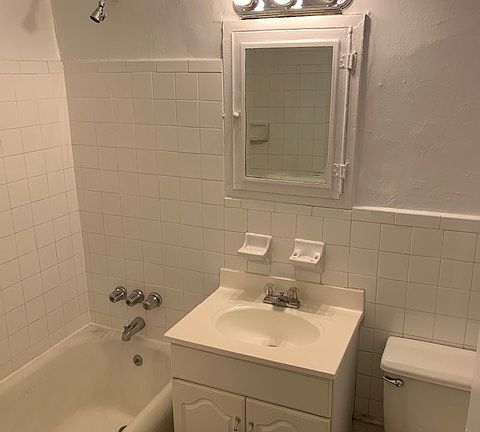 5th image of 263 W 70th St #1C